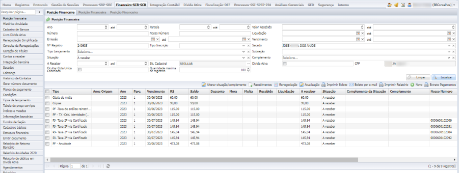 Tela do submenu *Posição Financeira*, do módulo Financeiro, com a listagem preenchida após a execução da busca pelo Nº Registro 240935 e Sacado (nome-exemplo de pessoa, dados ocultos no print). Nove títulos retornados pela busca, todos do ano de 2023 e na situação *A receber*: Cópia de mídia (R$ 60,00, vencimento 30/06/2023), Cópias (R$ 99,00, vencimento 30/06/2023), PF -Taxa de análise renasc... (R$ 115,00, vencimento 30/06/2023), PF - TX -Cód. identidade (... (R$ 115,00, vencimento 30/07/2023), quatro registros de PJ Taxa 2ª via Certificado (R$ 145,94 cada, vencimentos 30/06/2023 e 30/07/2023) e PF - Anuidade (R$ 473,08, vencimento 30/06/2023). Colunas exibidas: Tipo, Anos Origem, Ano, Parc., Vencimento, R$ Saldo, Desconto, Mora, Multa, Recebido, Liquidação, A receber, Situação, Complemento da Situação, Complemento e Nosso Número (com valores 000060010205... preenchidos). Barra inferior indica "1 - 9 de 9 registros".