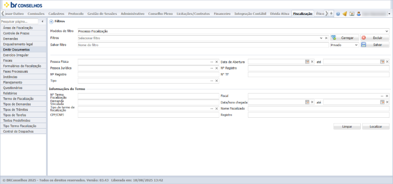 Tela do submenu *Emitir Documentos* — etapa de filtros para localizar o registro destinatário do documento, do módulo Fiscalização, exibida após a seleção do modelo de documento na etapa anterior. Seção *Filtros* com Modelos de filtro (preenchido com *Processo Fiscalização*), Filtros (Selecionar filtro) e Salvar filtro (Nome do filtro), com os botões *Carregar*, *Excluir* e *Salvar* e seletor *Privado*. Filtros de busca: Pessoa Física, Data de Abertura (até), Pessoa Jurídica, Nº Registro, Nº TF e Tipo. Seção *Informações do Termo* com os campos Nº Termo Fiscalização, Fiscal, Demanda Vinculada, Data/hora chegada (até), Tipo de termo de fiscalização, Nome Fiscalizado, CPF/CNPJ e Registro. Botões *Limpar* e *Localizar* à direita do painel de filtros. Menu lateral do módulo Fiscalização com o item *Emitir Documentos* selecionado.
